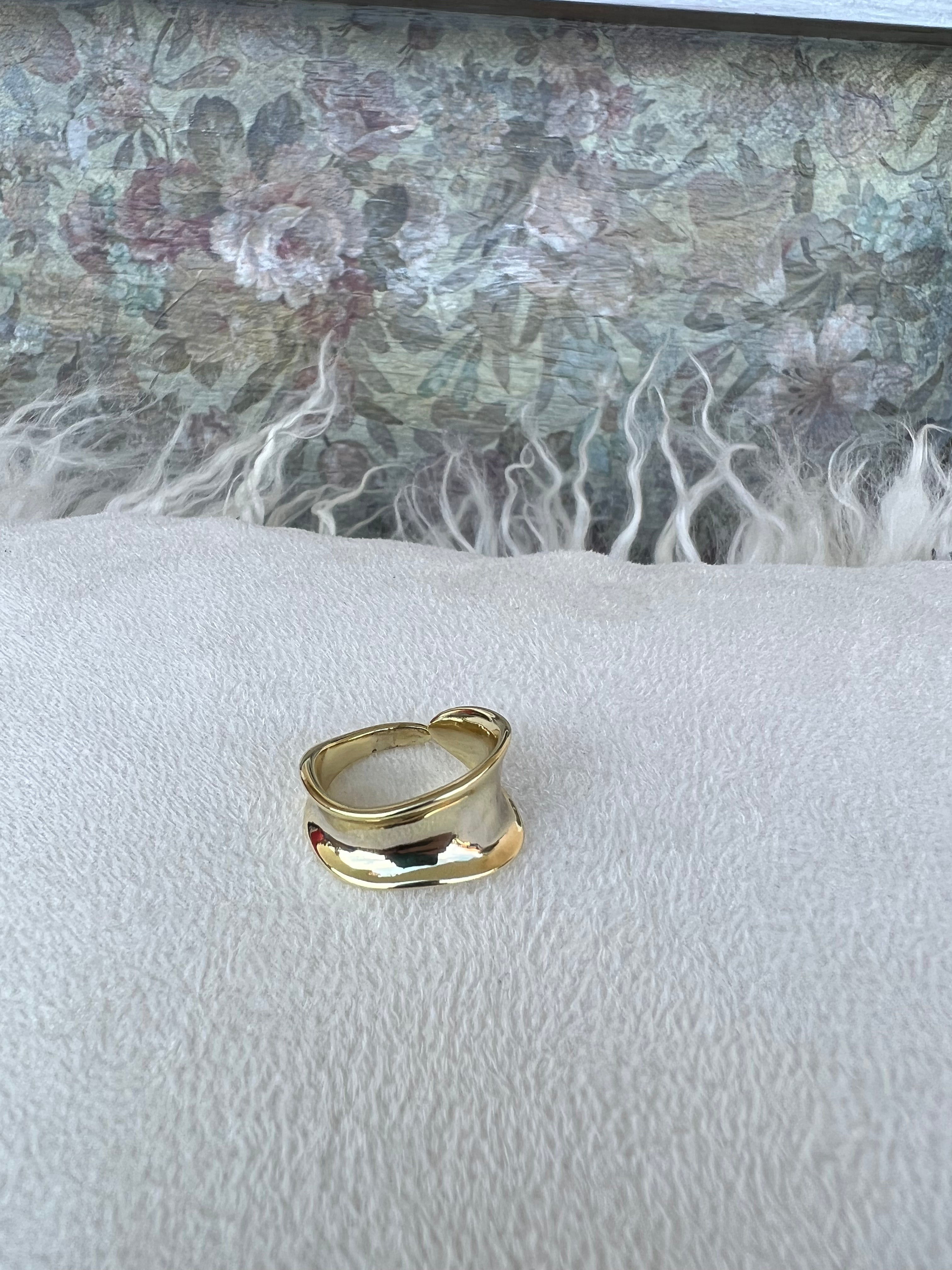 Earth Ring In Gold
